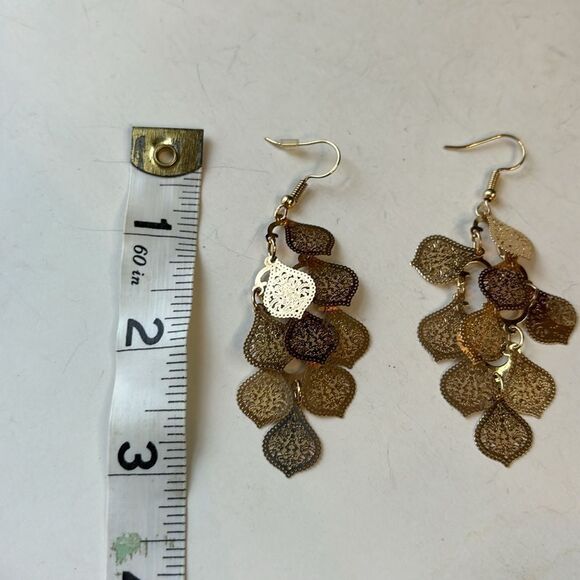 Light gold tone leaf shaped dangle chandelier fashion earrings teardrop - Picture 4 of 4